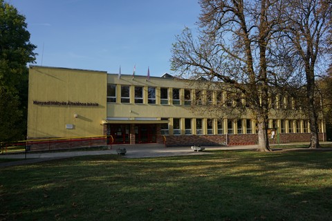 Perktai Hunyadi Mtys ltalnos Iskola s Alapfok Mvszeti Iskola (fot: Vigh Gyrgy, 2020.10.23.)
